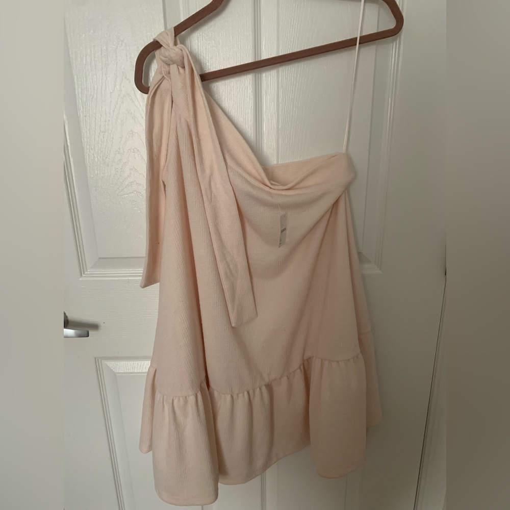 One side shoulder dress